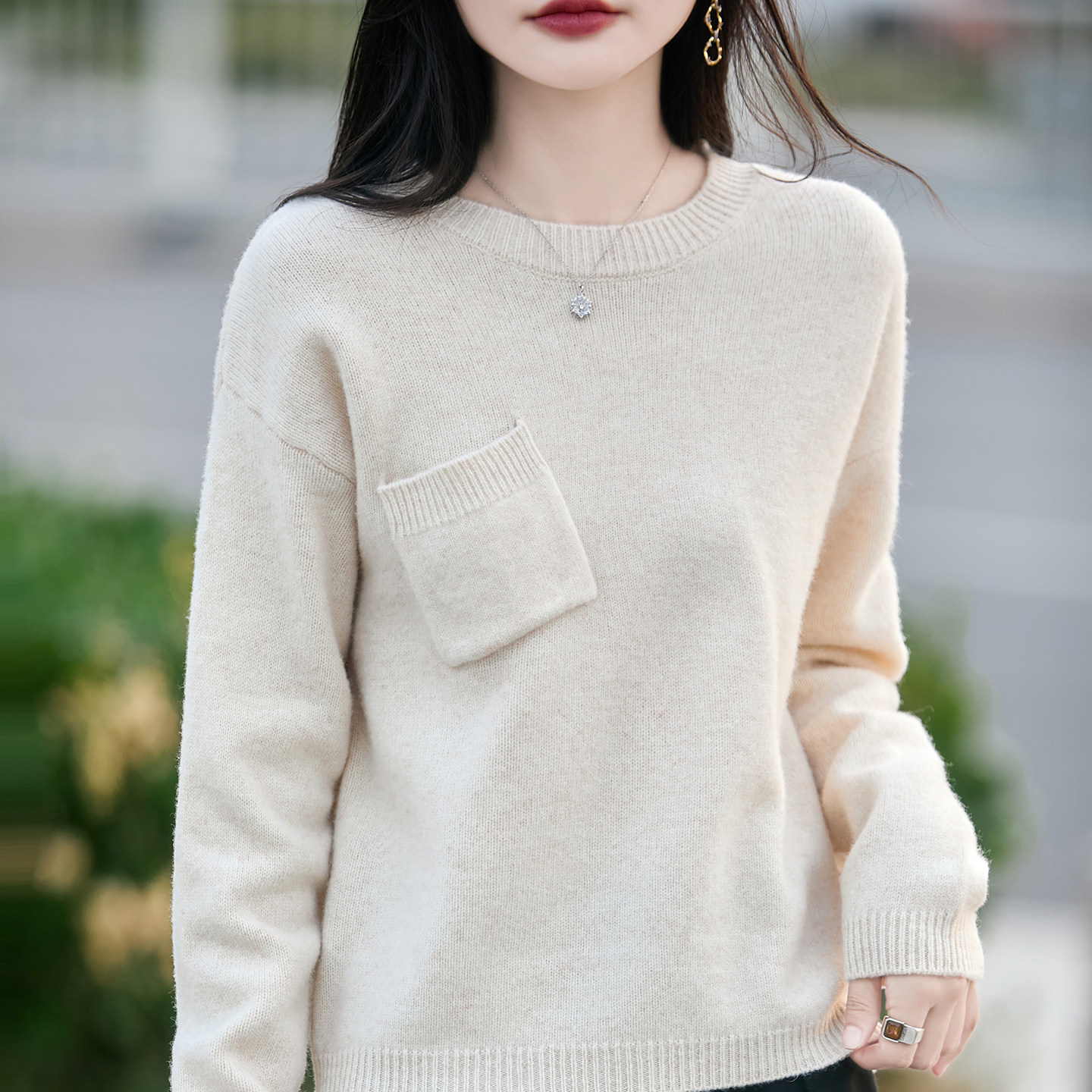 2025秋冬新款100%纯羊毛针织衫女宽松圆领带兜长袖加厚打底羊绒衫