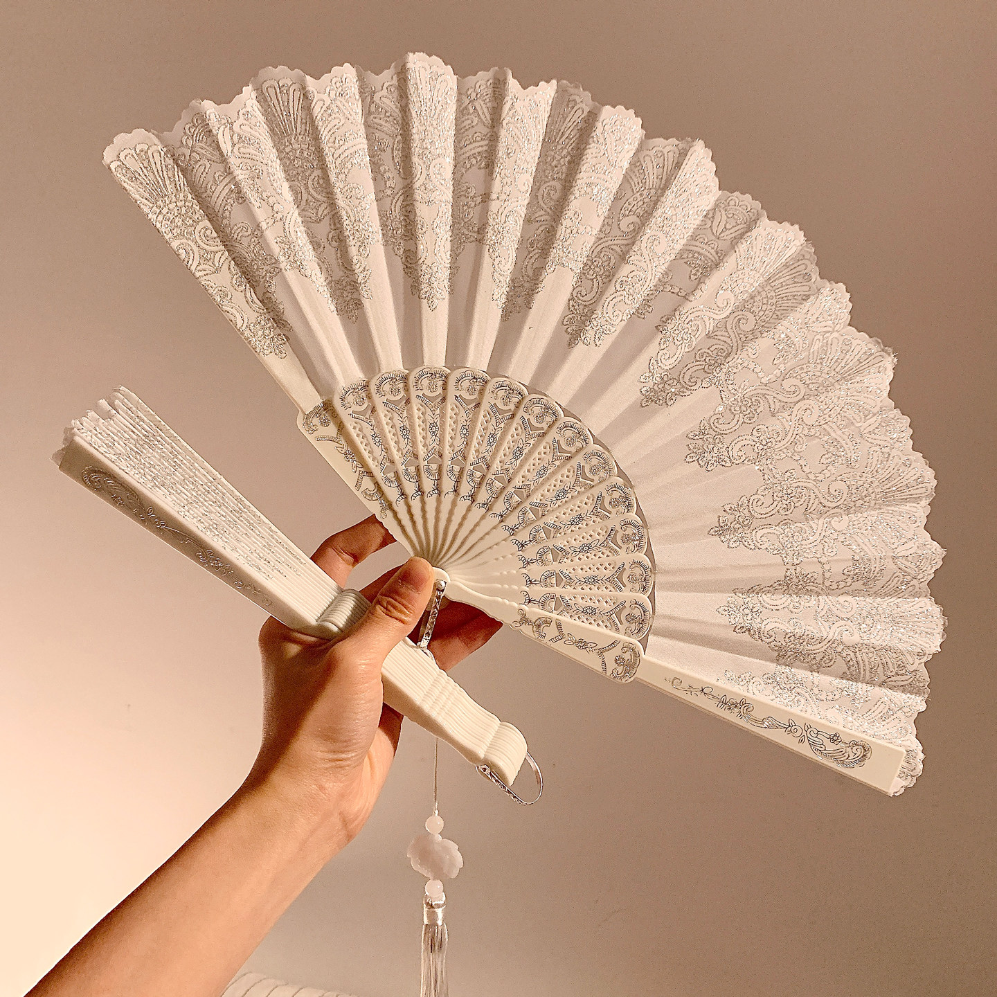 白色祥云纹折叠扇子女夏天折扇汉服国风新中式古风舞蹈扇2026新款