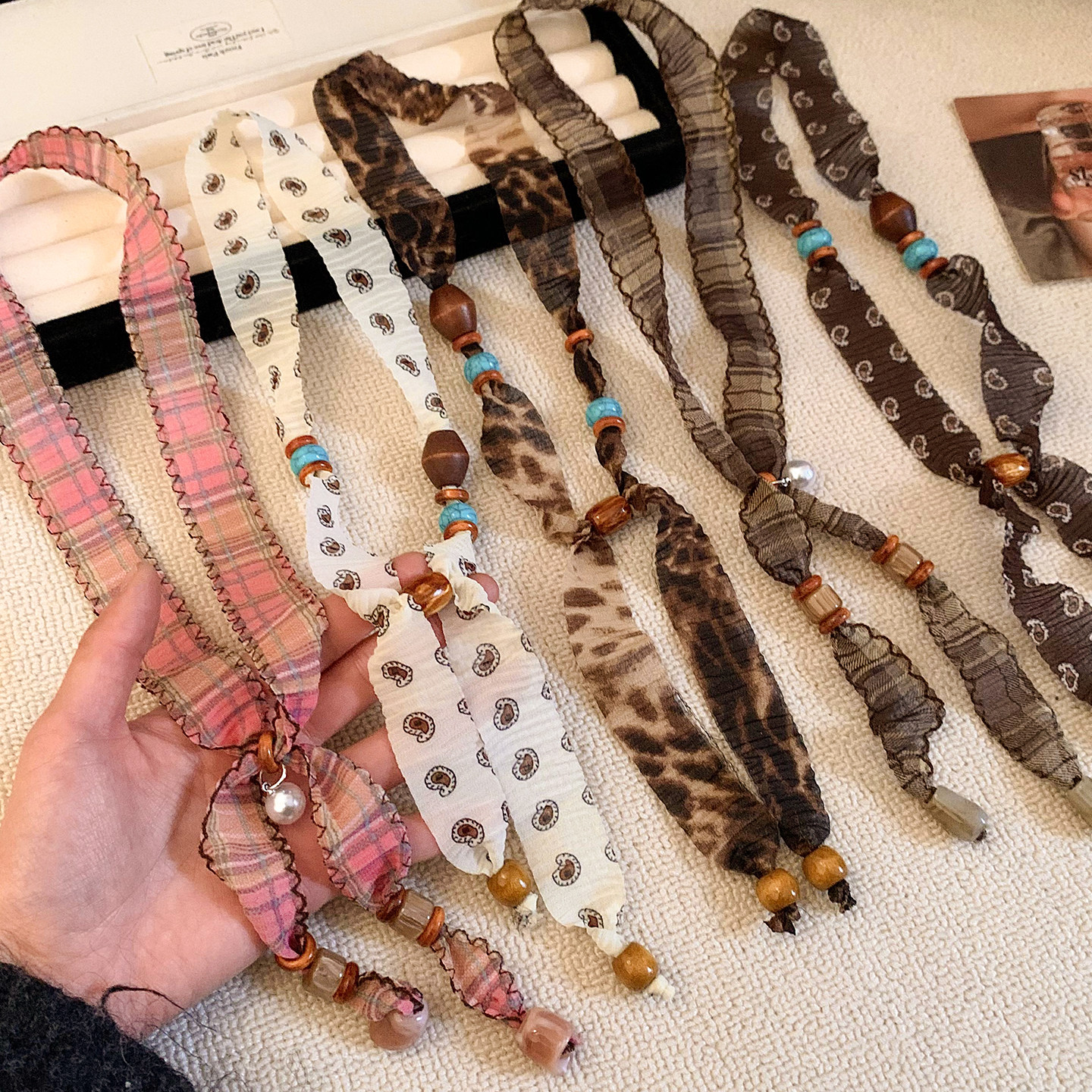 复古豹纹腰果花串珠丝巾女系脖高级感围巾配饰项链小众领巾毛衣链,服饰配件/皮带/帽子/围巾,围巾/丝巾/披肩,淘宝优惠券,粉丝福利购,淘宝优惠卷