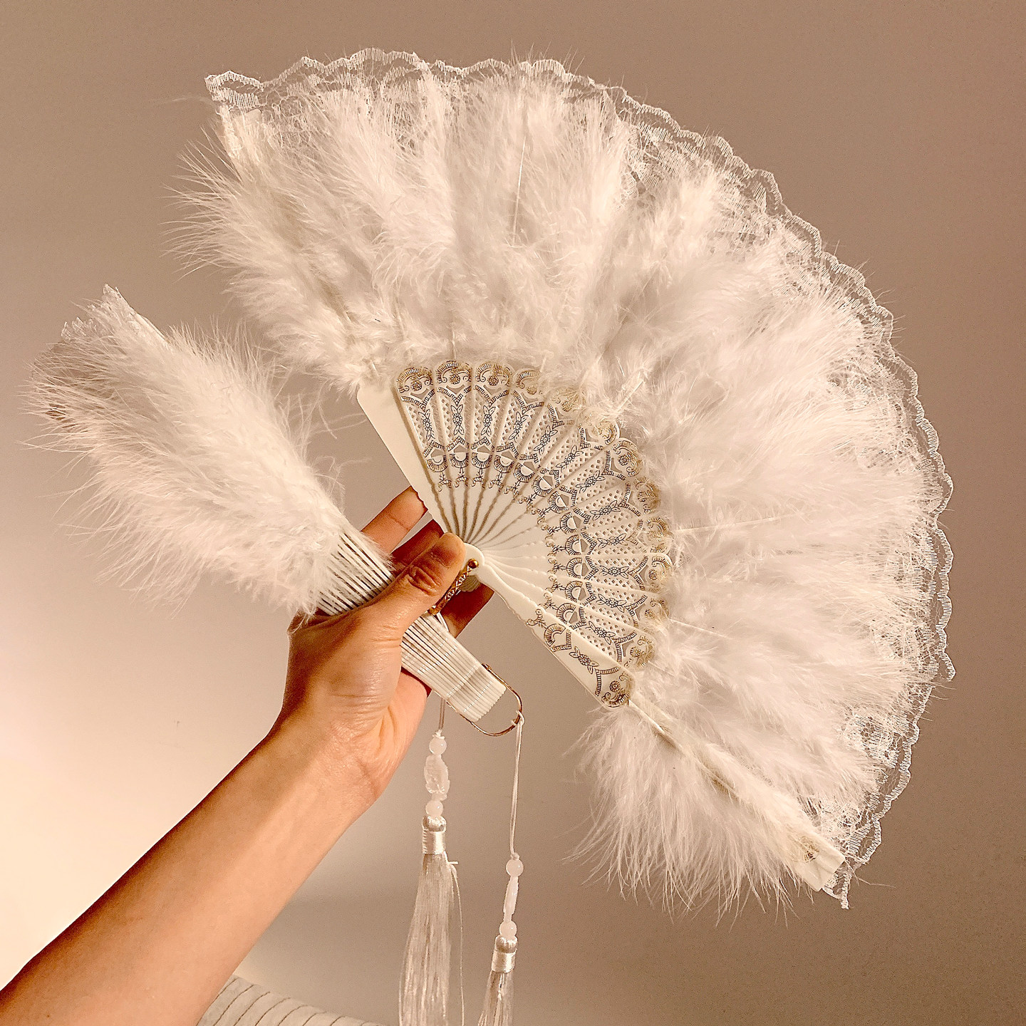 新中式白色羽毛蕾丝折叠扇子夏天国风古风汉服旗袍舞蹈扇便携随身