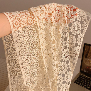 蕾丝镂空花朵屁帘女春夏牛仔裤 子高级叠穿针织三角巾头巾飘带丝巾