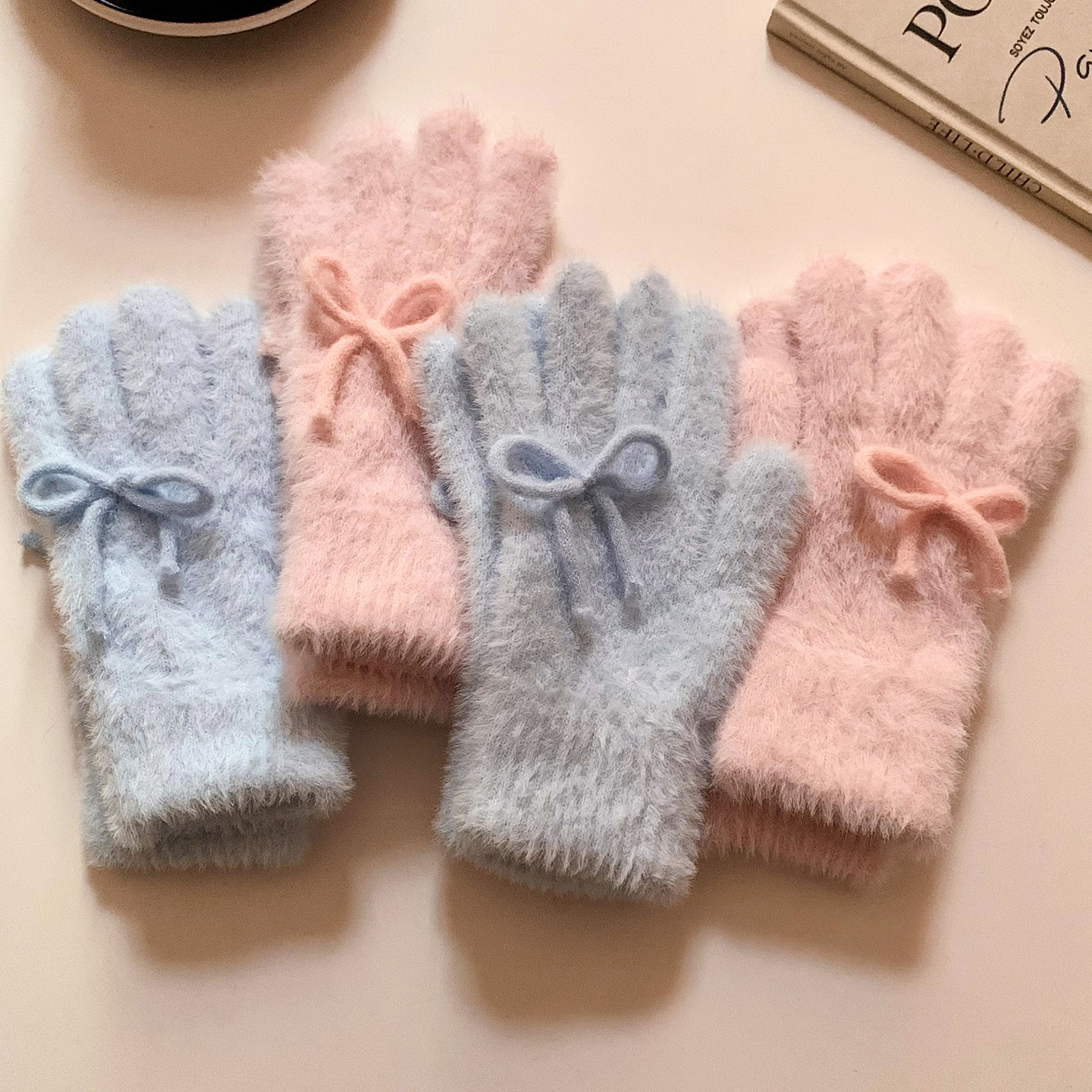 可爱蝴蝶结毛绒针织五指手套