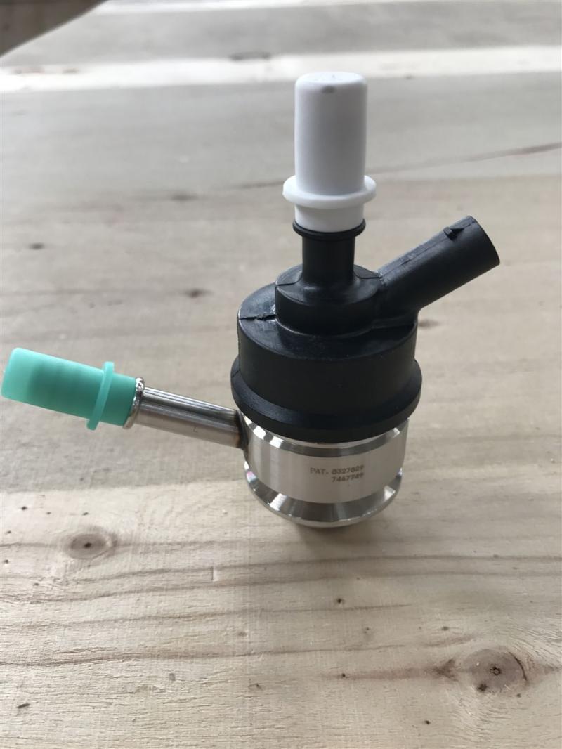 T7H 新斯太尔驾驶室消声器尿素喷嘴尿素喷嘴WG1034120501