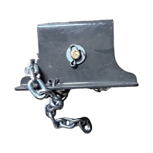 卡车豪沃备胎架芯带铁链