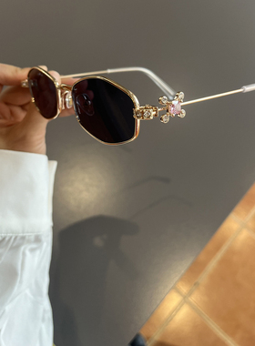 jennie镶粉钻多边形太阳镜