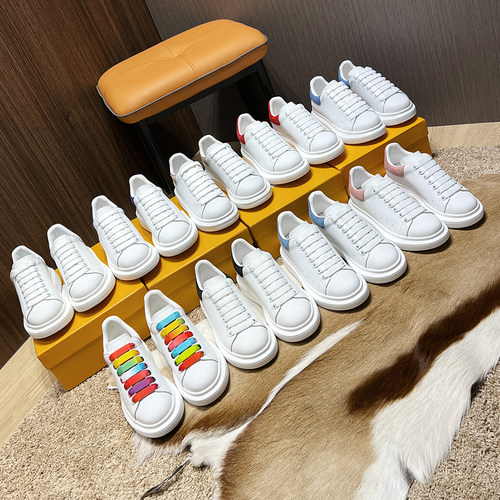 戈琳娅休闲内增高松糕真皮小白鞋