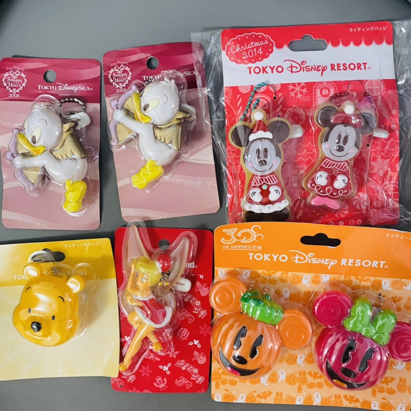 东京迪士尼 噗噗 发亮发光小叮当精灵姜饼人米奇米妮亮灯别针挂件