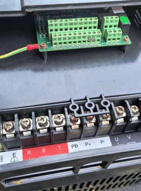 易盟—特EM10-G3-022/P3-030变频器，22KW.询价