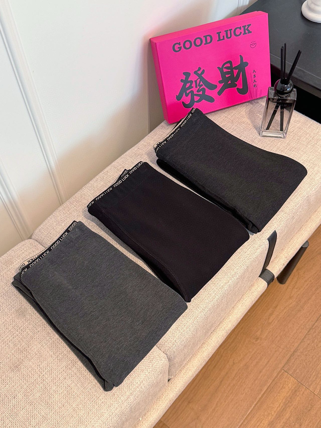 正版发财云朵裤秋冬保暖打底裤女高腰无缝加绒外穿修身九分小黑裤
