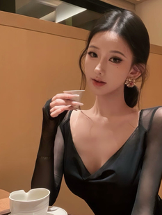 俄罗斯金色法式复古贵气琉璃宝石珐琅重工古董感雕刻银针耳钉S925