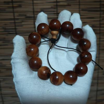 太行崖柏陈化佛珠手工打磨