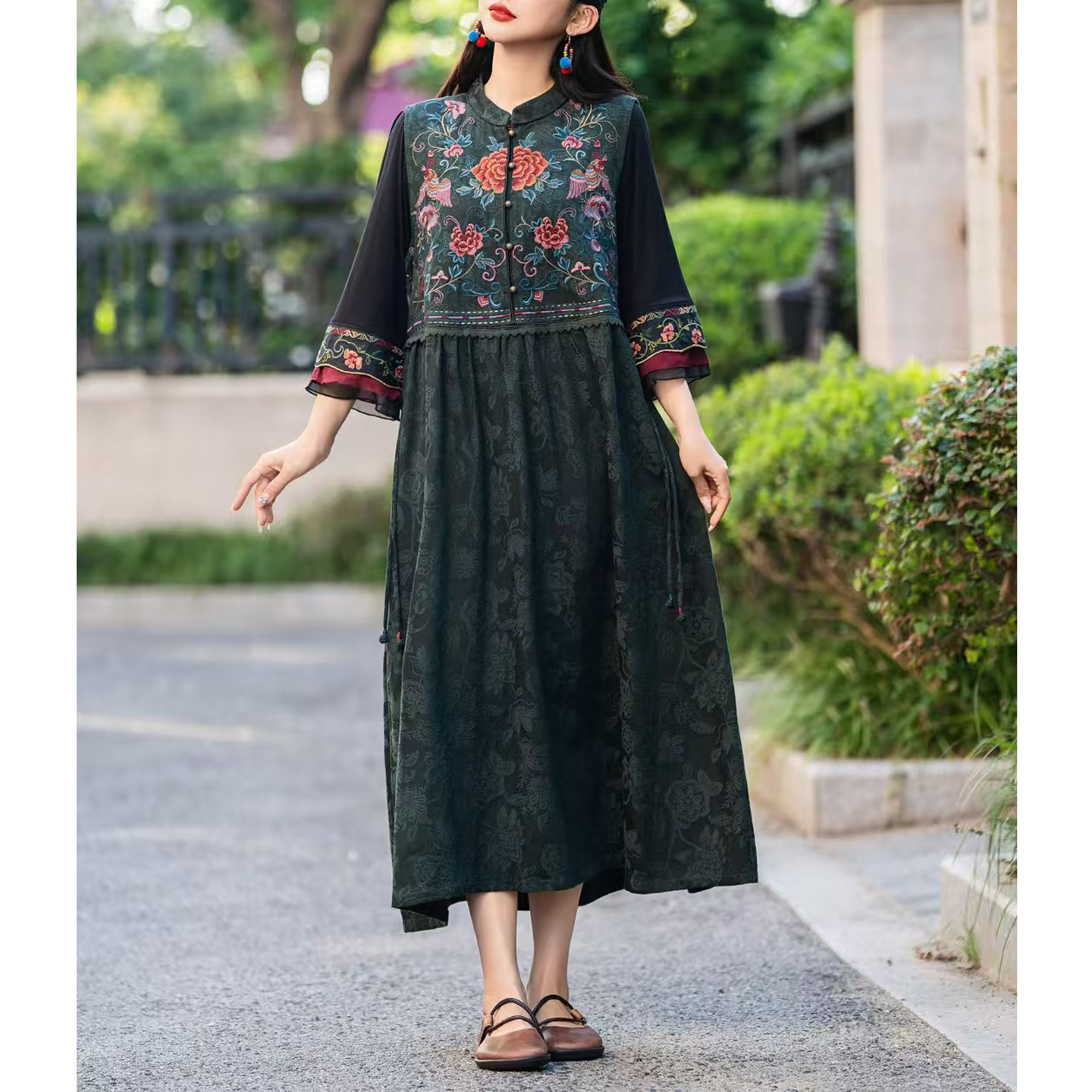 复古民族风立领刺绣棉麻连衣裙女春季无袖背心裙长款显瘦气质裙子