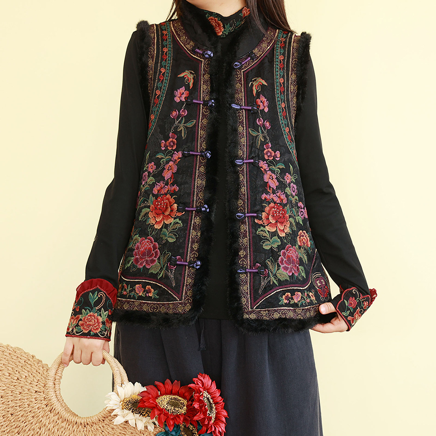 新中式民族风重工刺绣马甲外套女装冬季立领盘扣短款夹棉坎肩国风