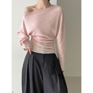 鹿西 设计感收腰修身斜肩针织衫女秋新款长袖露肩上衣打底衫ss780