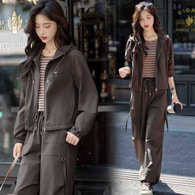 时尚套装女2025春秋新款洋气减龄显瘦连帽外套工装裤休闲三件套