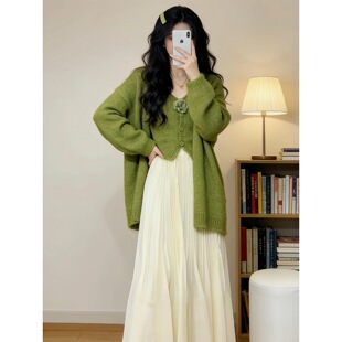 春秋新款法式甜美风长袖连衣裙2026温柔慵懒风绿色温柔套装裙小众