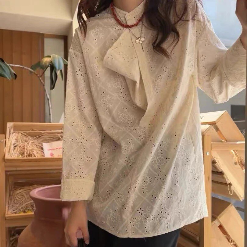 R112 米白色刺绣设计感休闲棉衬衫