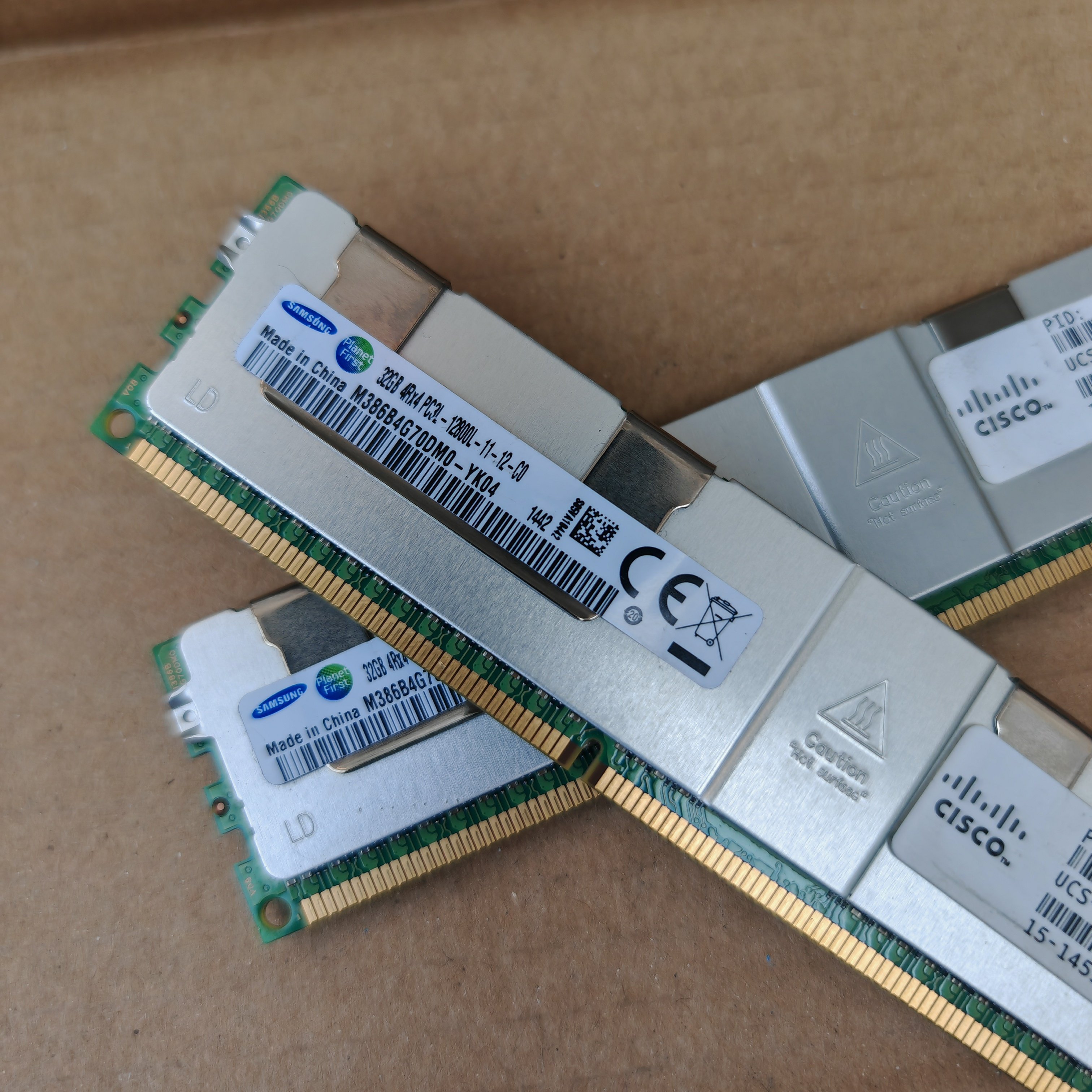三星32GDDR312800服务器内存图片