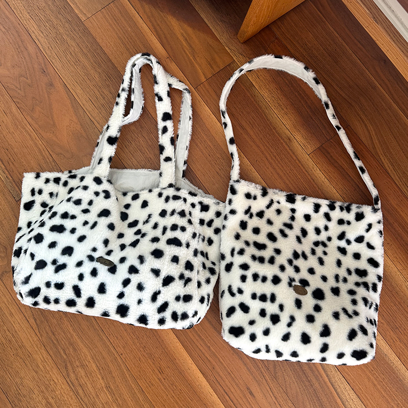 秋冬新款毛绒奶牛纹毛绒质感小众ins风大容量单肩托特包斜挎包