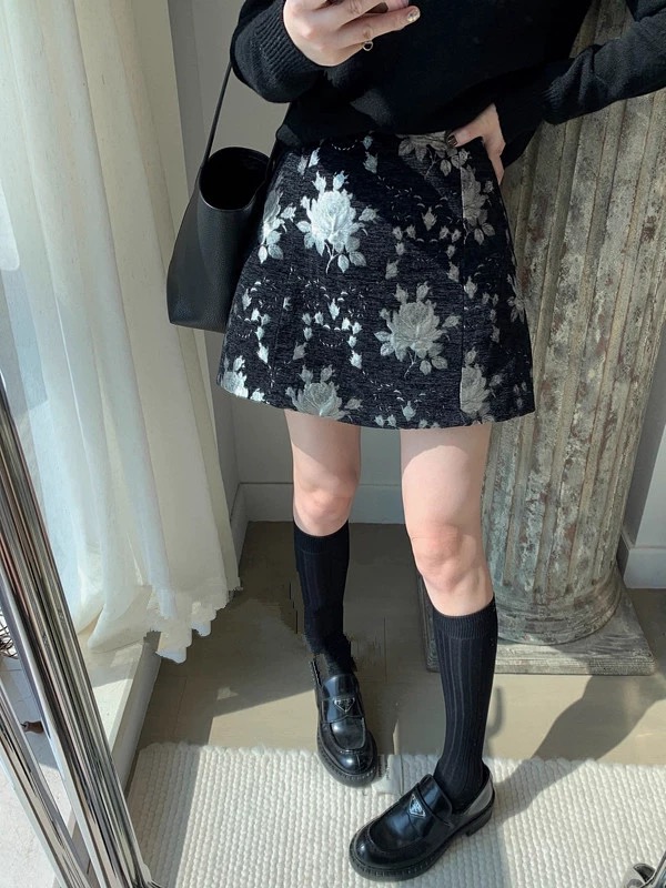 大码女装花朵刺绣包臀休闲短裙