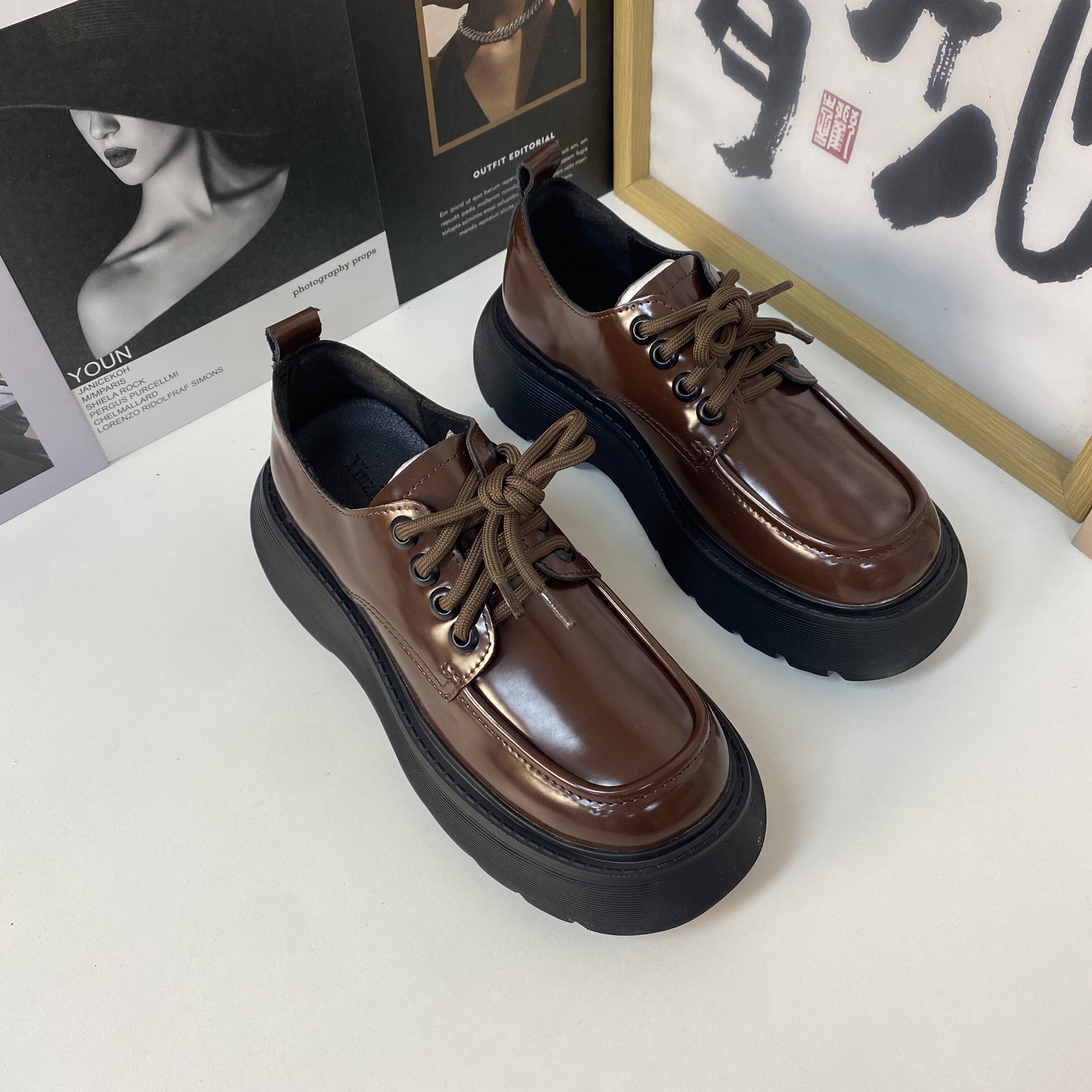 2025新款英伦风小皮鞋女款时尚休闲百搭鞋子棕色厚底单鞋乐福鞋