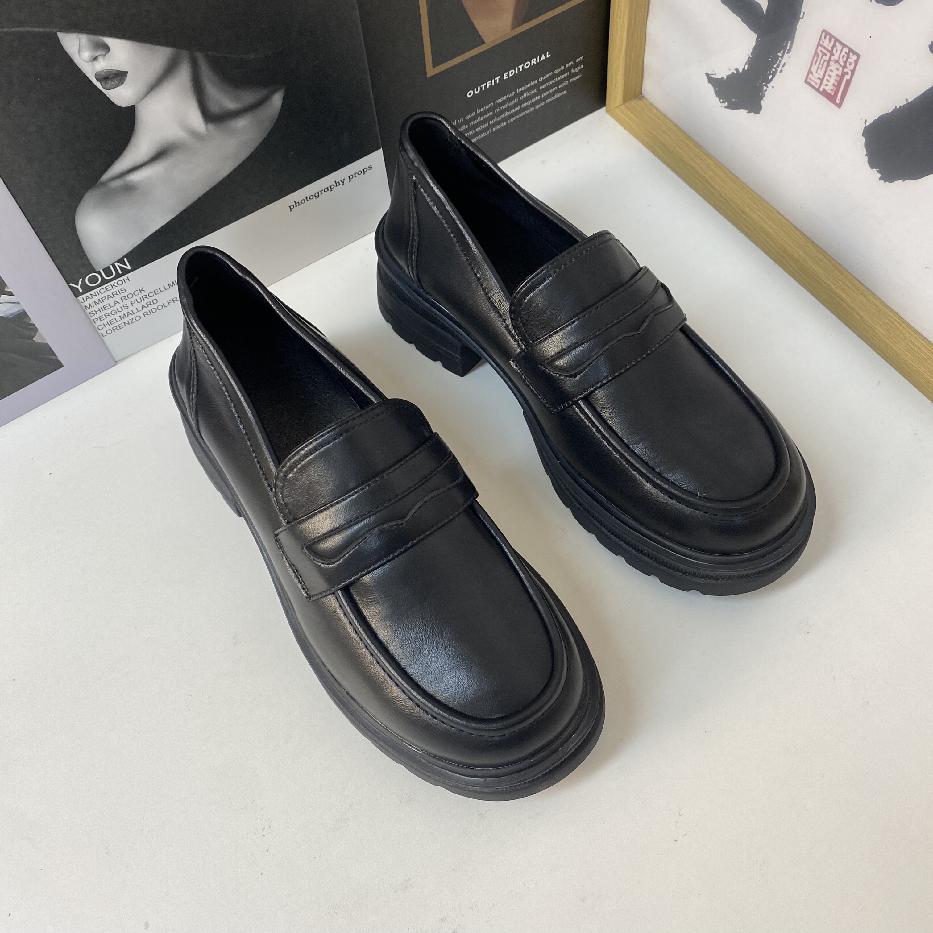 37码黑色粗跟增高小皮鞋女2025秋季新款厚底复古百搭一脚蹬乐福鞋