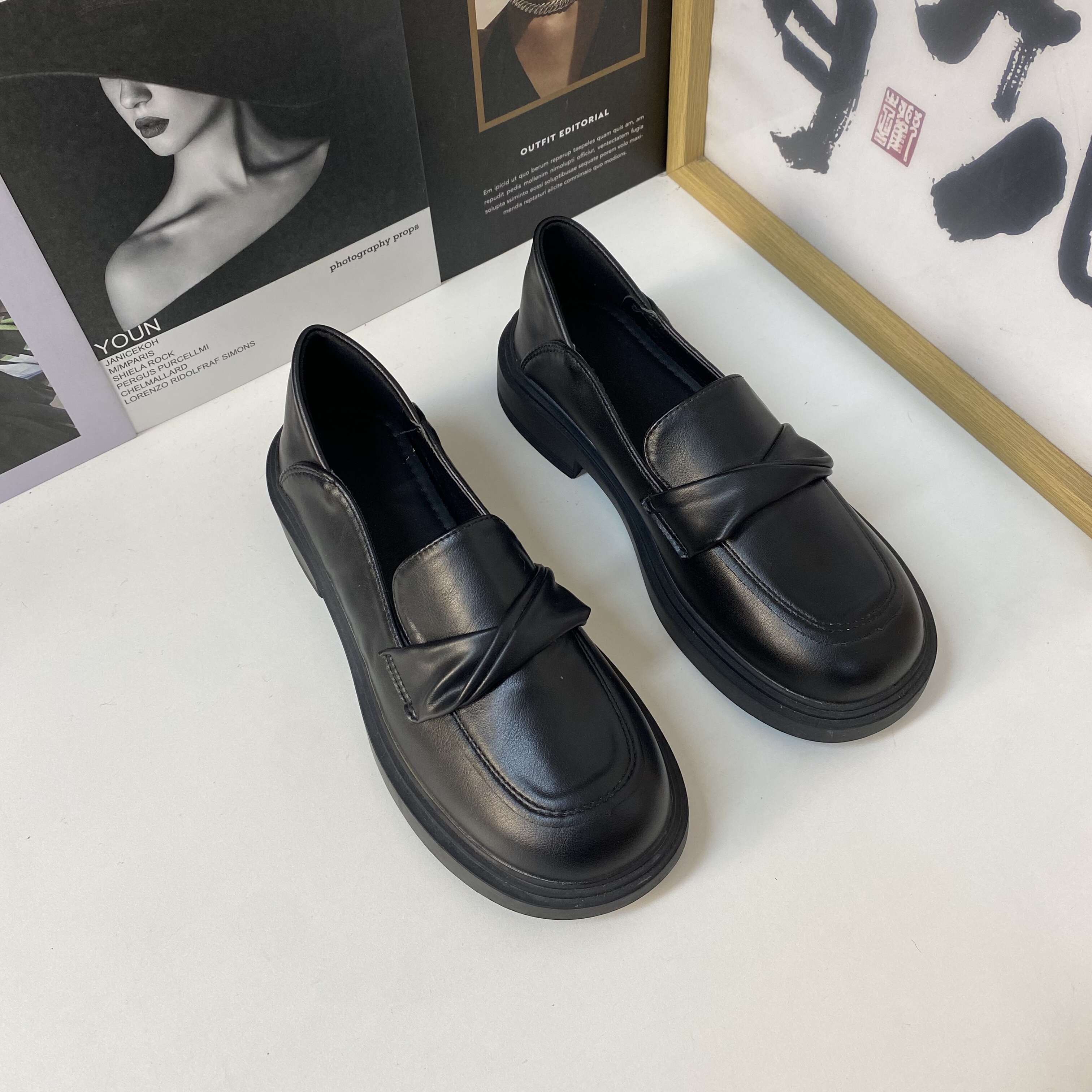 小皮鞋女小众设计感2025春秋新款单鞋舒适平底上班族一脚蹬乐福鞋