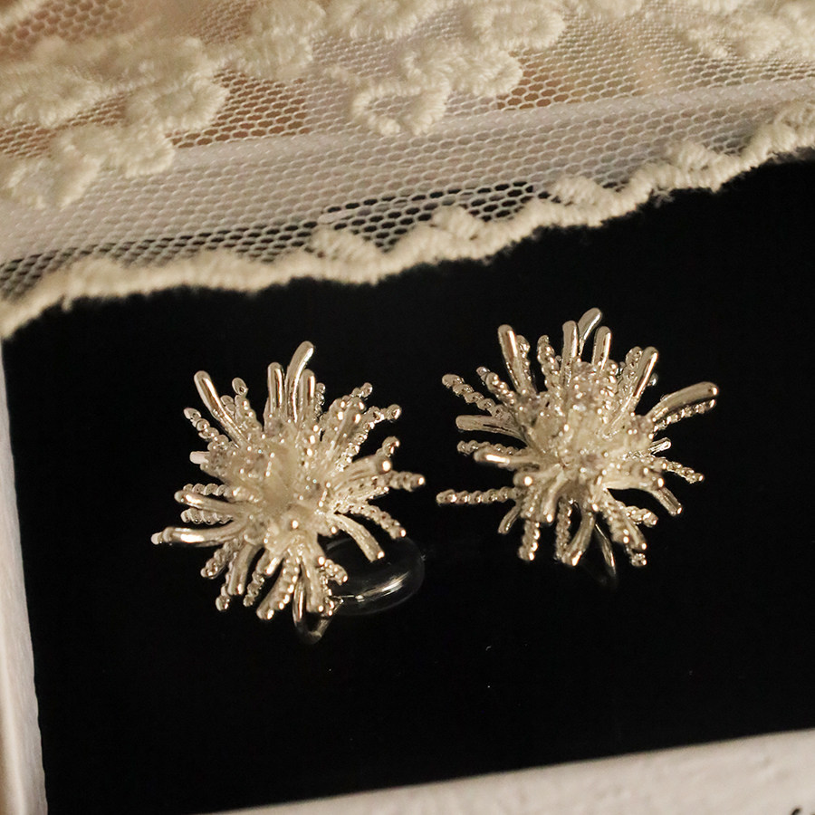 蒲公英的花轻奢法式银白色花朵耳夹耳环gj感小众设计仙气质耳钉,饰品/流行首饰/时尚饰品新,耳环,淘宝优惠券,粉丝福利购,淘宝优惠卷