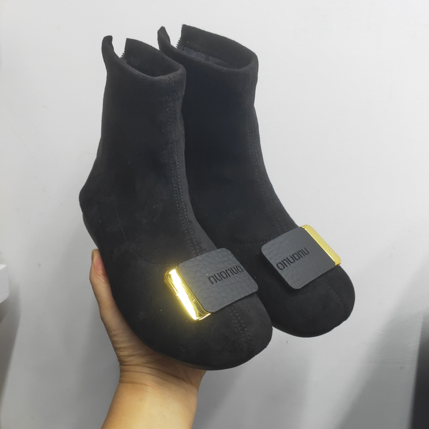 舒适软底弹力短靴2023新款舒适轻便大码马丁靴豆豆底简约女美靴潮