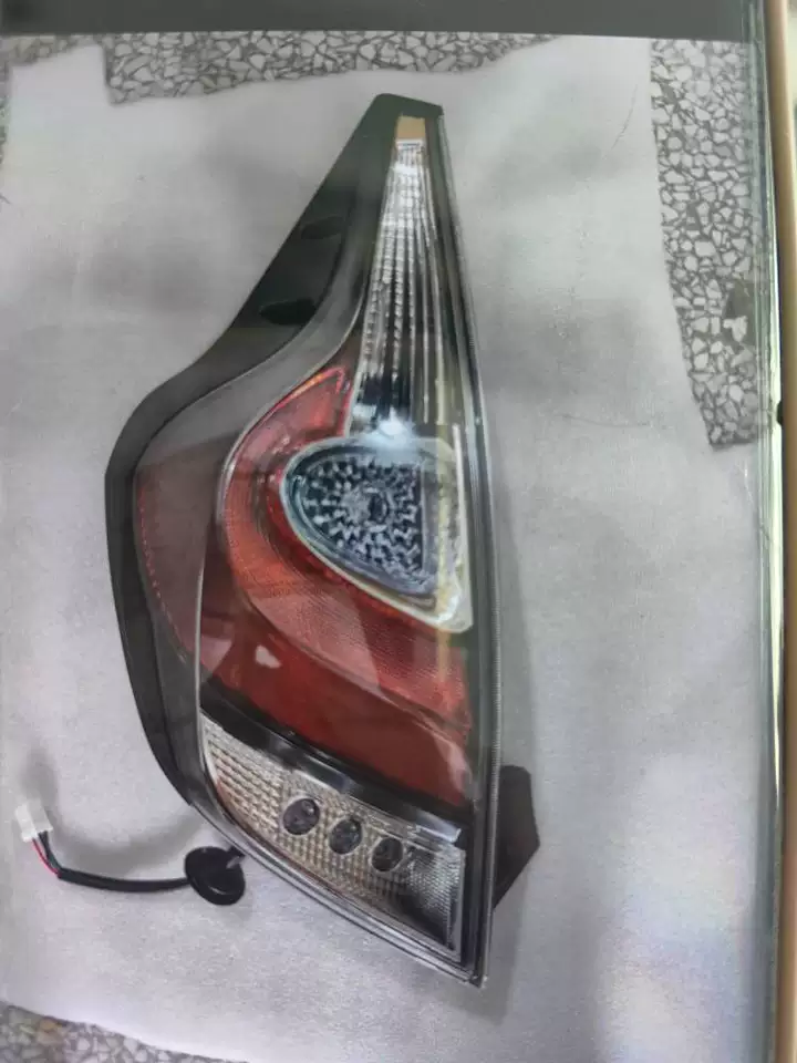 适用丰田普锐斯AQUA/PRIUSC尾灯18-19款81551-52D50 81561-52D50