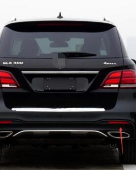 适用于奔驰GLE350d后杠灯 反光片板GLS450 400 320 63红色装饰条