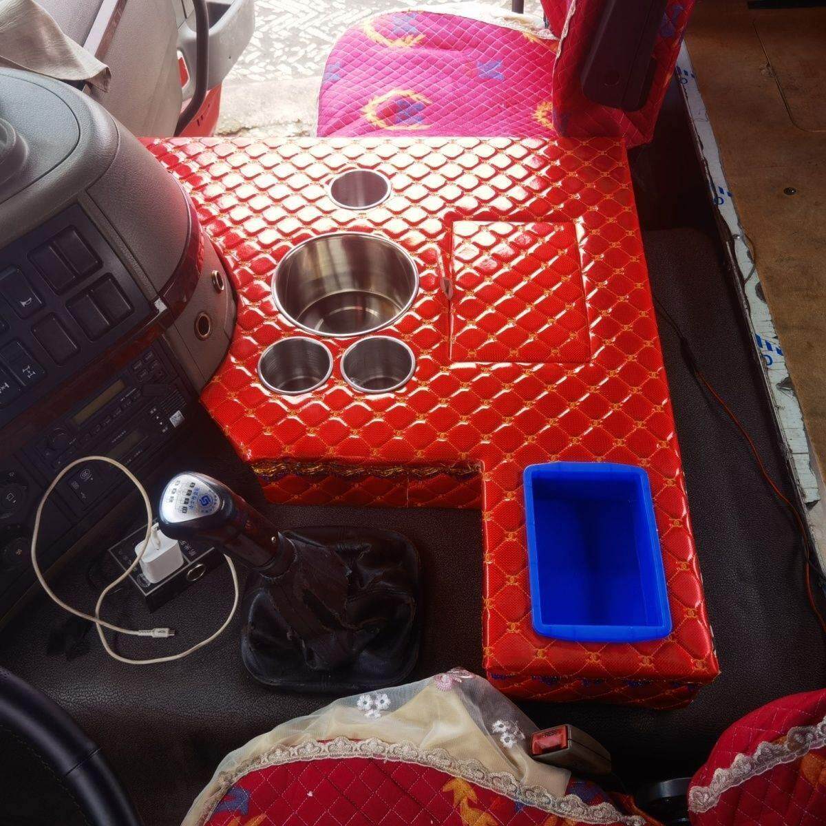 大运暖壶架水杯座茶瓶座平台大运重卡货车装潢解放大饮水机。定制