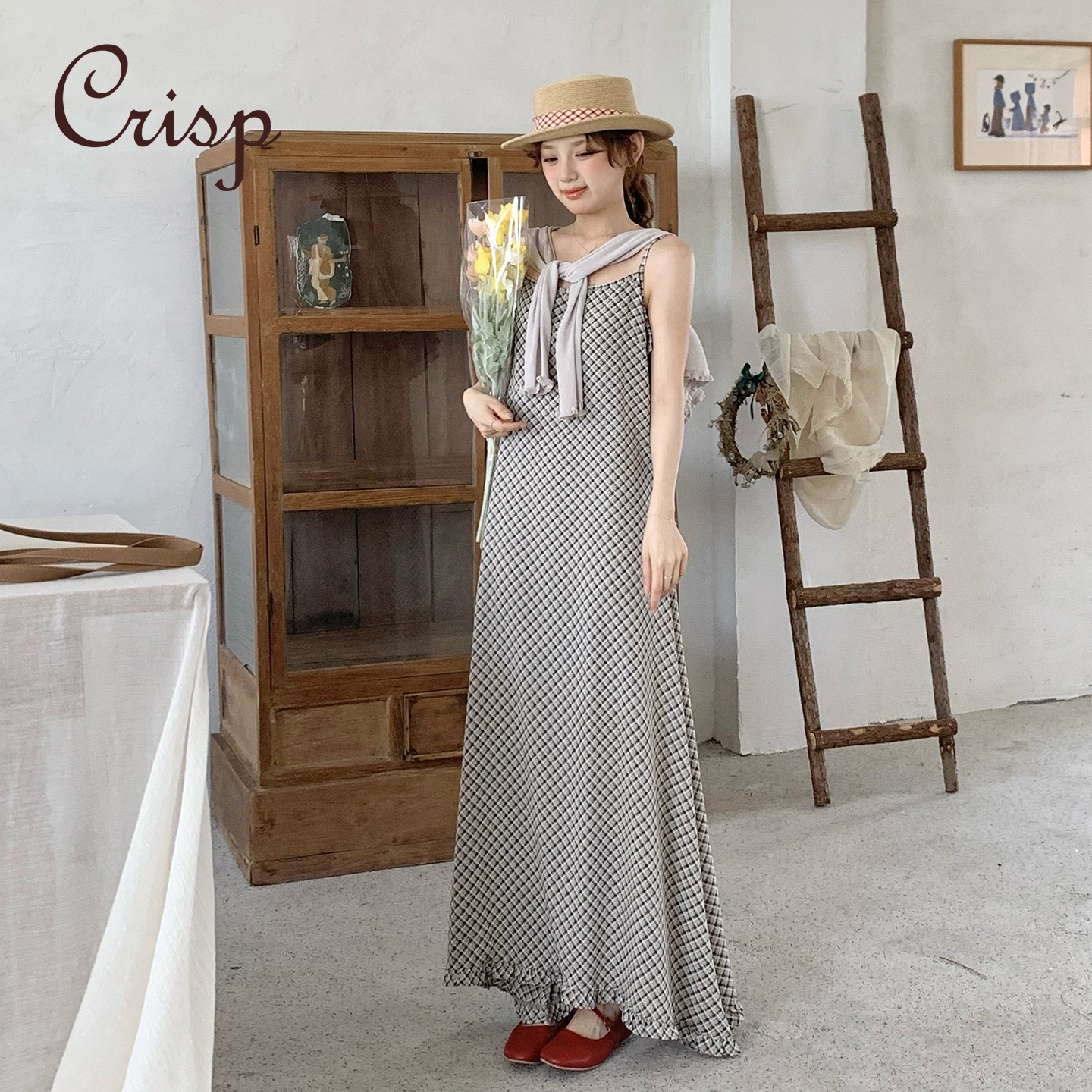 CRISP日系格纹吊带连衣裙女夏宽松木耳边下摆拖地长裙2025新款
