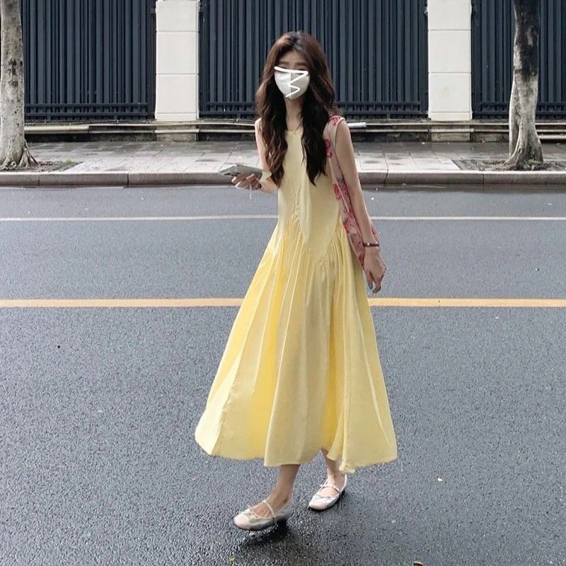 浅淡奶黄色无袖连衣裙女不规则设计感法式高级感背心长裙度假风夏