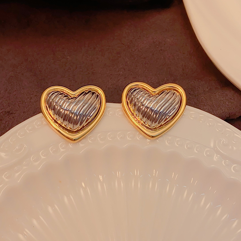 2024金银拼接爱心耳环高端精致复古百搭不对称潮流罗曼柱女款