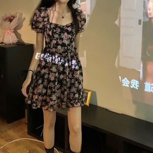 野玫瑰碎花连衣裙女夏装2025年新款少女法式温柔短裙甜辣雪纺裙子