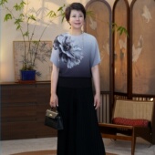 2026春夏中年肩部花朵宽松显瘦女生日礼品气质女褶皱妈妈套装 礼物