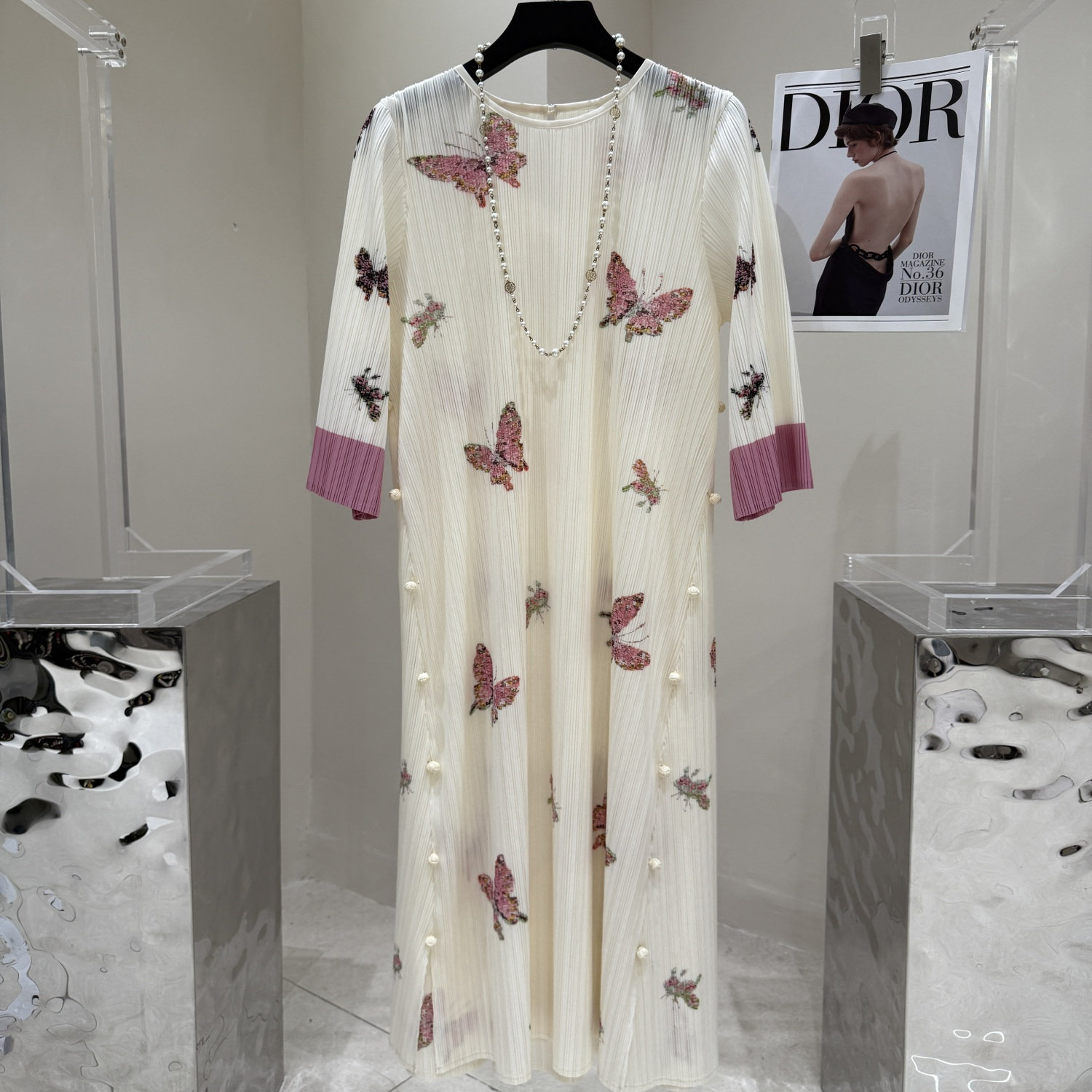 2025春夏粉色蝴蝶宽松显瘦女生日礼品褶皱高端优雅妈妈连衣裙礼物