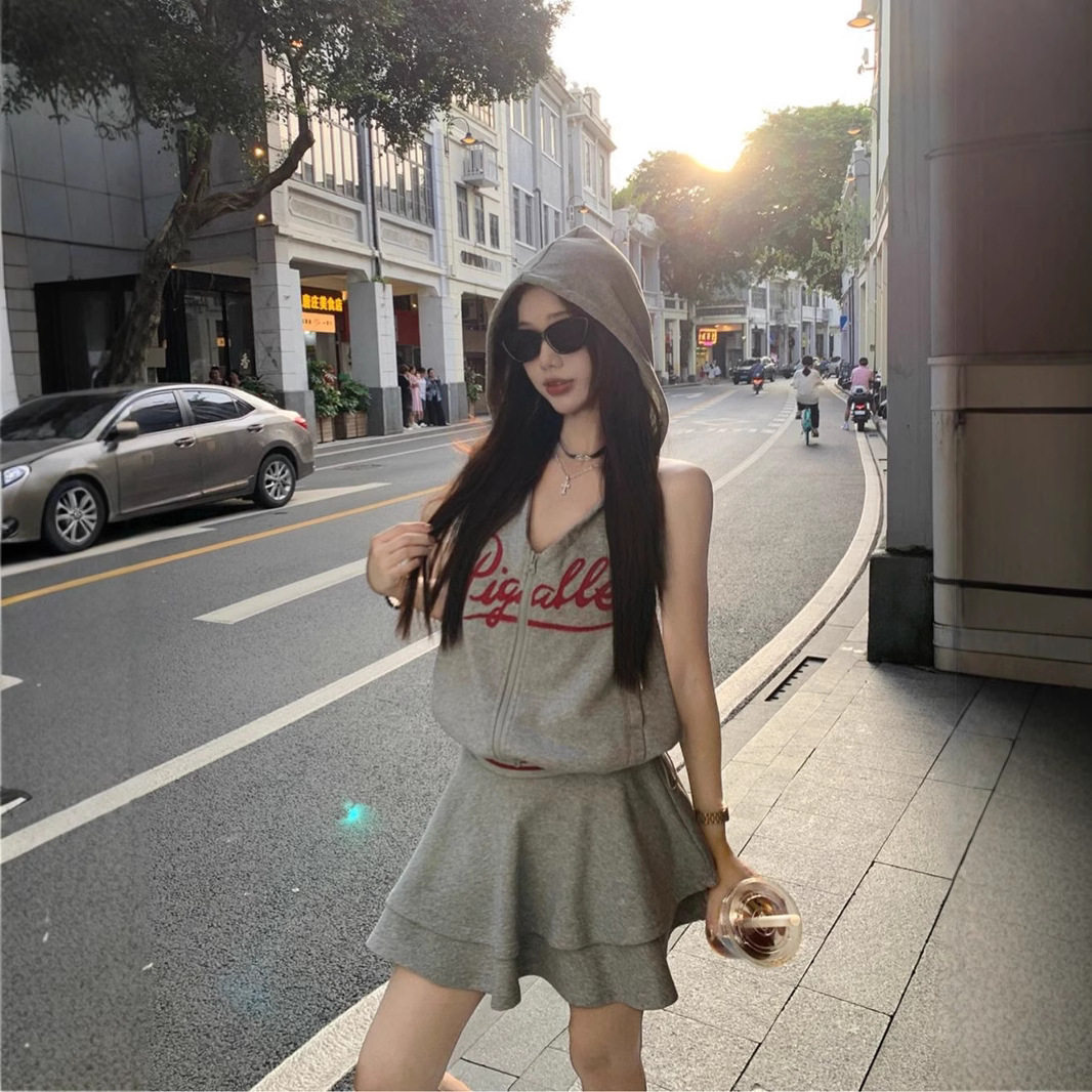 2025新款设计感挂脖无袖连帽背心女夏季高腰撞色蛋糕半身裙两件套