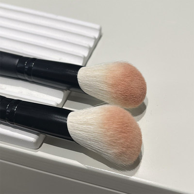 唯优纪腮红刷沧州动物真羊毛斜坡面大火苗指腹点彩软毛化妆刷