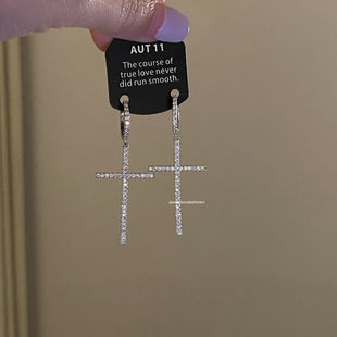 秋十一Acc blingbling闪闪细钻十字架耳环甜辣小众耳饰 寓言