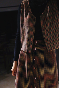 好好构思 进口面料!绽放的烟花 小趣味 两面多种穿马甲半裙套装