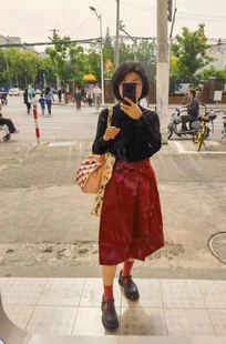 再看还是爱!店主拼了老命倾力带货的一款 系带花苞橘红色半身裙