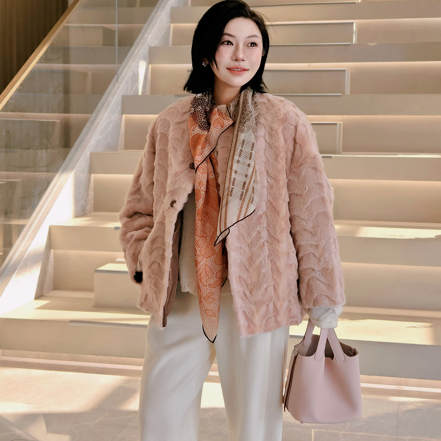 高奢圆领水貂皮草外套