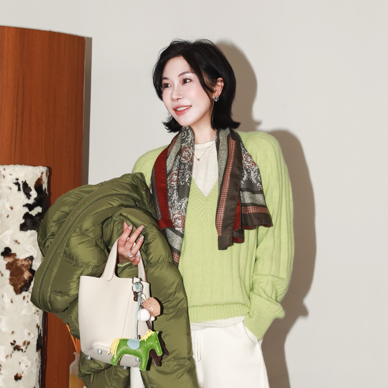 气质轻盈感V领羊毛长袖上衣