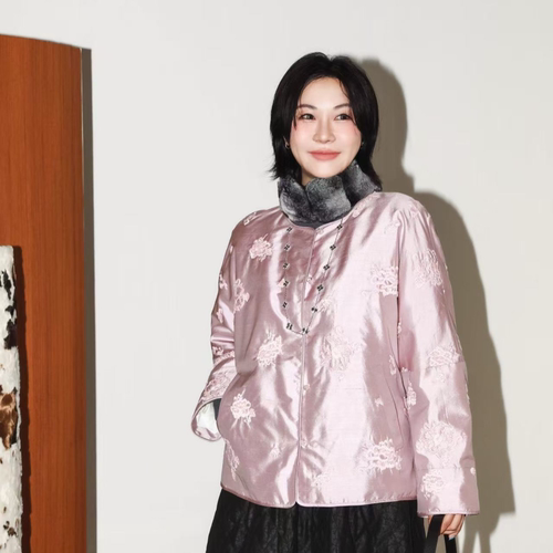 90绒白鹅绒设计感珠绣上衣