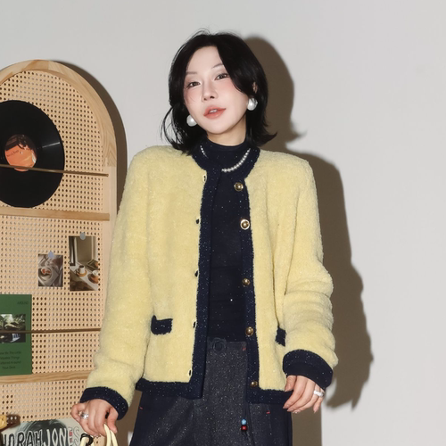 特纺羊毛柔软毛面小香风外套