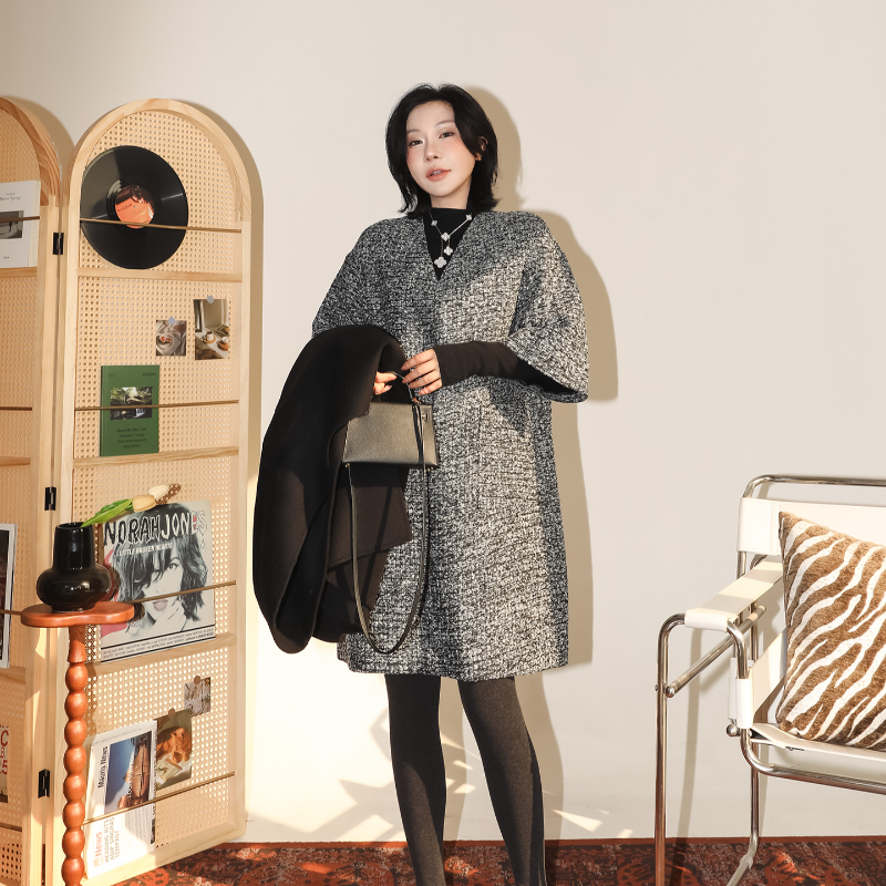 V领细腻保暖设计感羊毛连衣裙