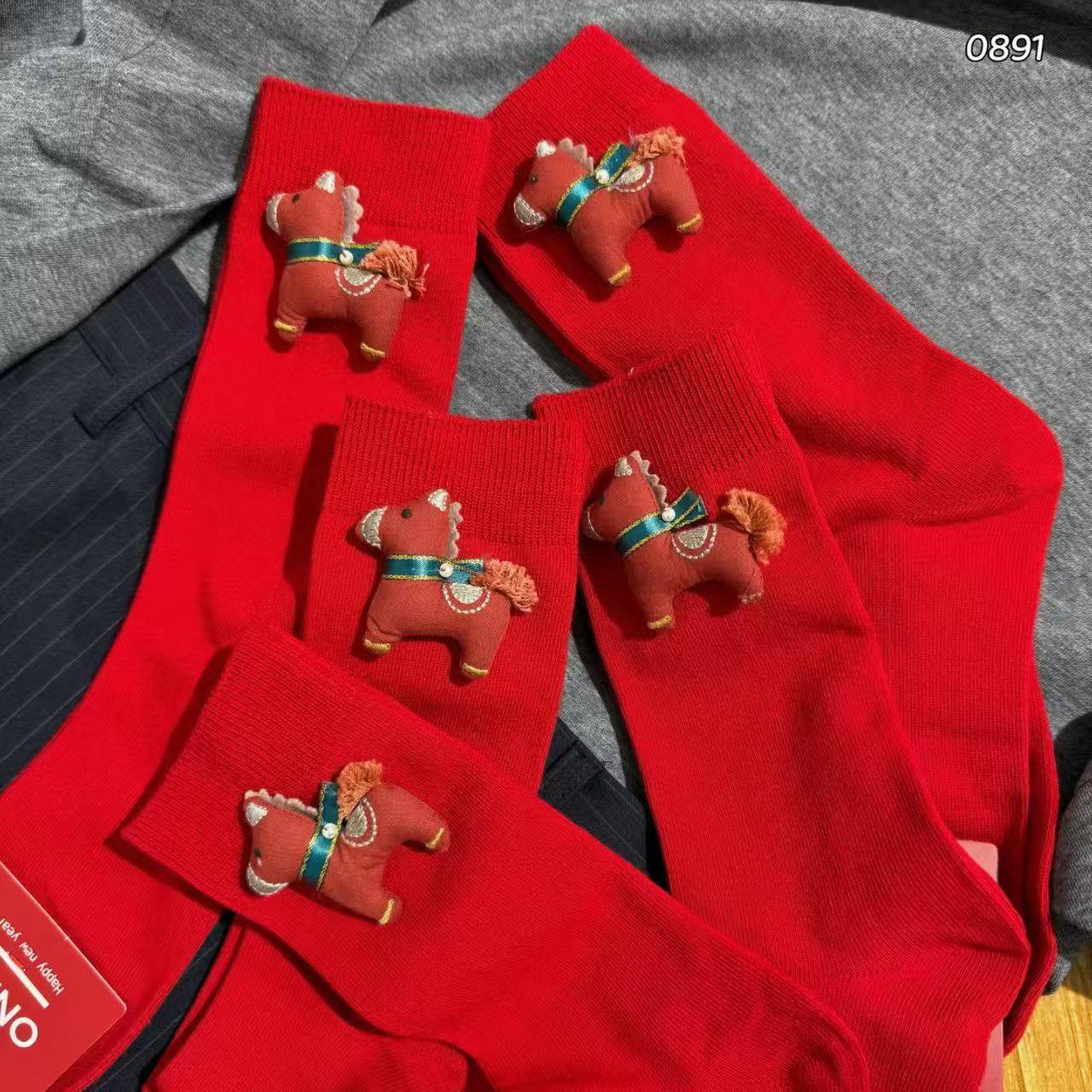 2025冬季新款立体卡通小马新年红袜子女洋气大红色本命年中筒袜潮