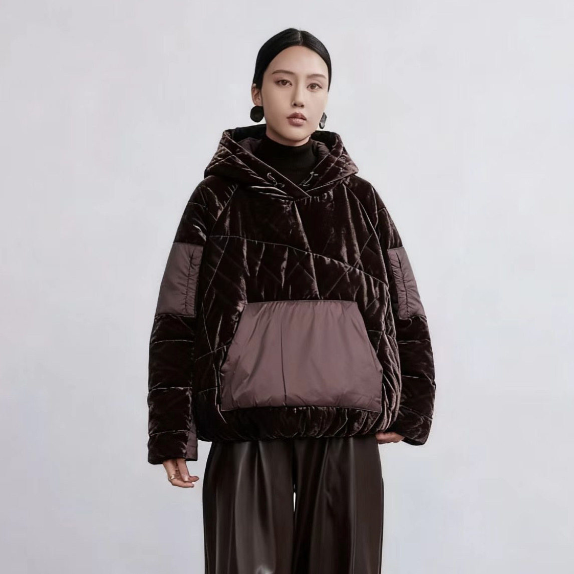 时尚高级感丝绒连帽套头羽绒服欧货冬季上新百搭气质保暖外套女